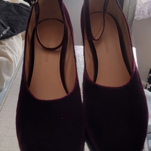 Sigerson Morrison Burgundy Velvet Heels - Picture 4 of 9